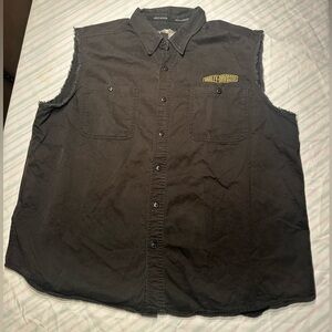Harley Davidson button down vest with frayed cut-off sleeves. 3XL